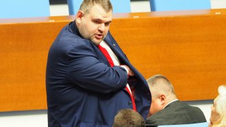 Правителството обсъжда исканите от Пеевски “Магазини за хората“