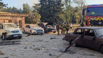 Двама убити и 12 ранени при руски удари по ваканционен лагер в Запорожка област