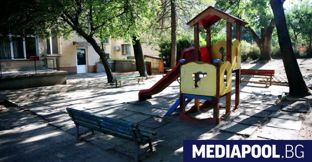 Дете на 3 години е избягало от детска градина в