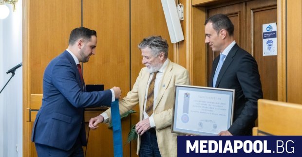 Актьорът и режисьор Стефан Мавродиев също беше удостоен със звание