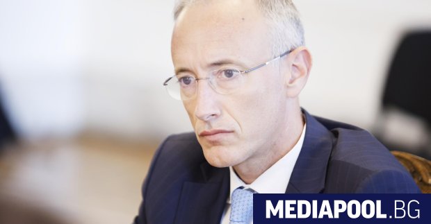 В България в момента 30 души средно кандидатстват за едно