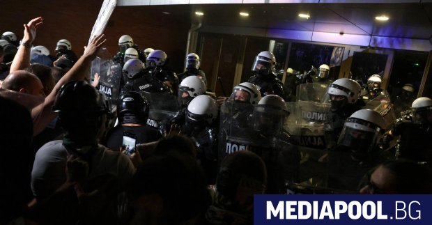 Сблъсъци между полиция и демонстранти избухнаха по време на протест