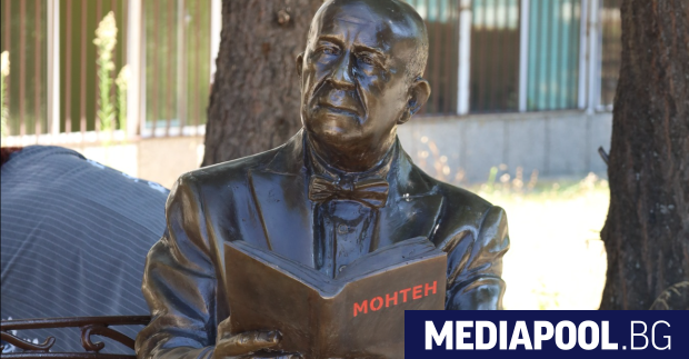 Дългогодишният бивш ректор на Университета по библиотекознание и информационни технологии