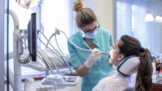 Къде е пропукването между блясъка в клиниките и блясъка в устата на българина