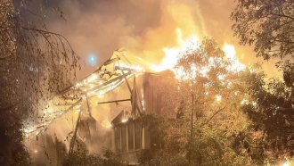 Един е загинал при пожар в София, а 35 коли са пострадали