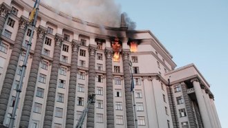 Рекордна руска атака срещу Украйна, има жертви. За първи път е ударена сградата на правителството