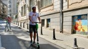 Новите правила за тротинетките - каски и забрана да се карат от деца