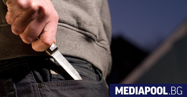 12 годишно момче е било нападнато с нож от свой съученик