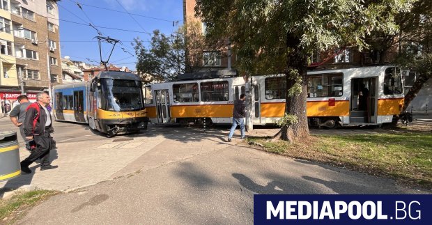 Поредният инцидент с трамфаи в София блокира движението по централния