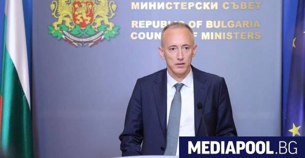 Министърът на образованието Красимир Вълчев обеща на учителите че в
