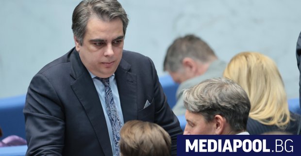 Депутатите от управляващата коалиция с подкрепата на ДПС Ново начало