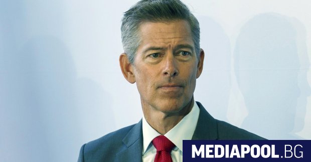 Временният шеф на НАСА Шон Дафи и милиардерът Илон Мъск