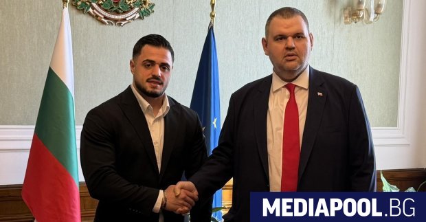 Пресцентърът на ДПС публикува в сряда снимка на Делян Пеевски