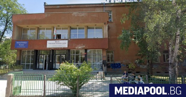 Пукнатини са се появили по сградата на 93 о училище Александър