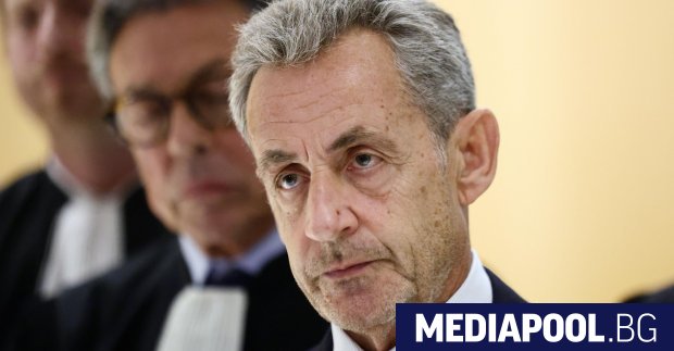 Трима затворници от парижкия затвор Санте са били задържани от