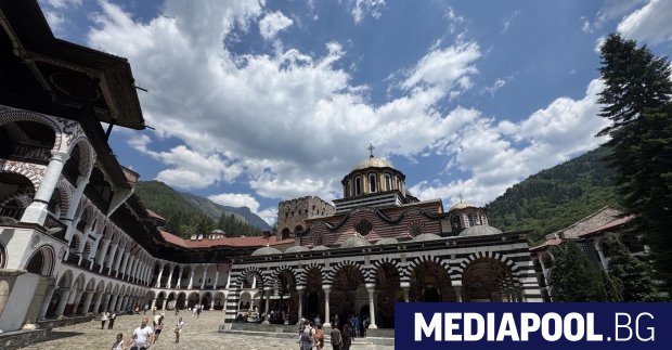 Всенощното бдение в Рилския манастир в нощта срещу 19 октомври