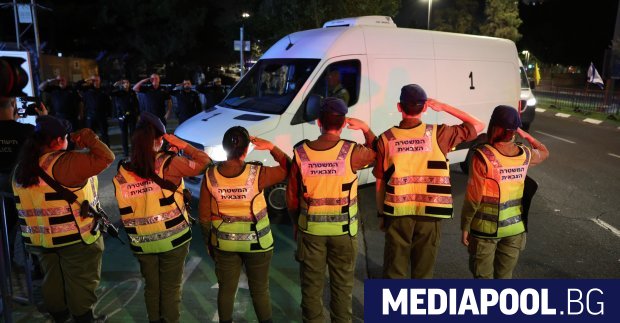 Израел получи снощи останките на още двама заложници часове след