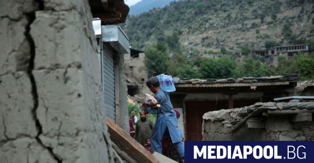 Най малко 20 души загинаха при земетресение с магнитуд 6 3 което