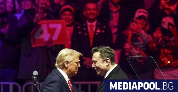 По малко от шест месеца след разрива си с Илон Мъск