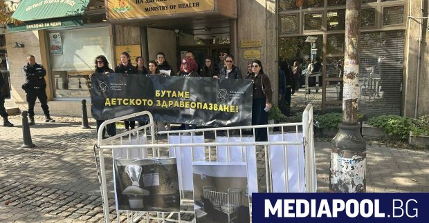 Предишна Следваща Доброволци от фондация За доброто бутаха старо болнично