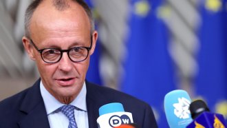 Канцлерът на Германия призова сирийските бежанци да се върнат в родината си и обеща депортации