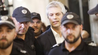 Пропуква ли се версията на прокуратурата за тайния чужденец срещу Коцев?