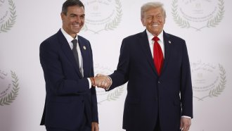 Тръмп се пошегува с испанския премиер Санчес за разходите за отбрана