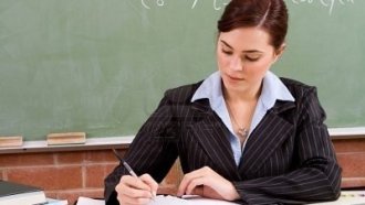 Българските учители са доволни от професията си, но не дотам от заплатите си