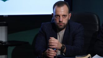 Вендета? Столичен прокурор е пребит с чук в блока си