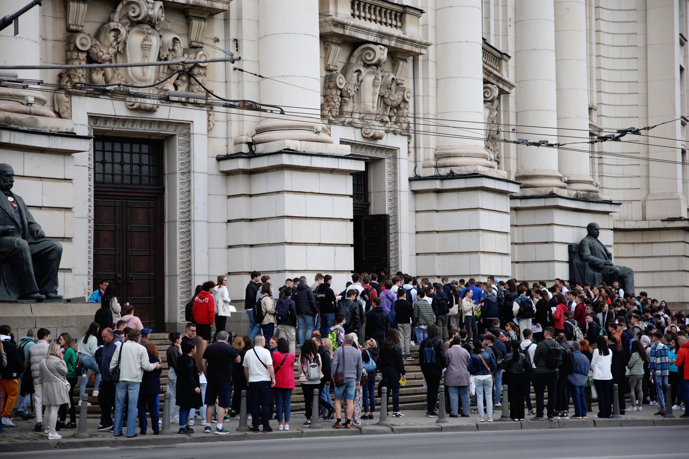 Висшистите в България се реализират все по-успешно, а страната страда от недостиг на специалисти