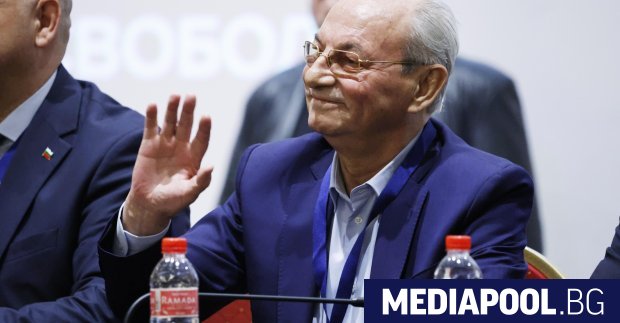 В присъствието на бившия лидер на ДПС Ахмет Доган и