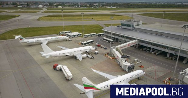 Вече няколко месеца Министерството на транспорта и съобщенията и концесионерът