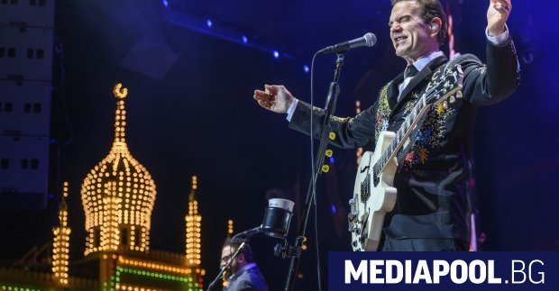 Хитове като Wicked Game Lie To Me Baby Did a