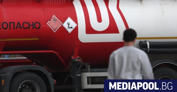 Десет дни преди влизането на наложените от САЩ санкции срещу