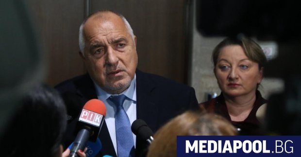 Румен Радев направи всичко възможно за да забави решението Това