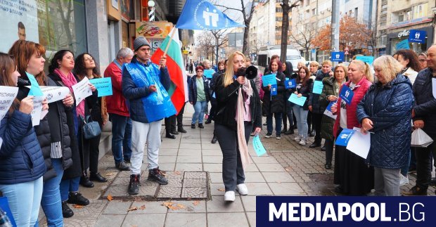 Предишна Следваща Служители от подразделенията на Националния осигурителен институ НОИ