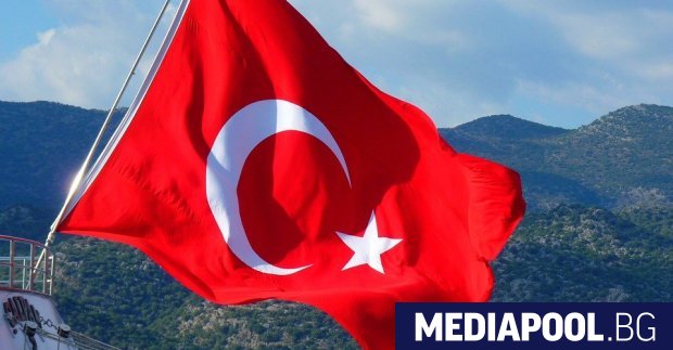 Двадесет и пет души са били хоспитализирани в Истанбул след