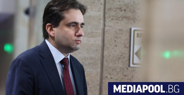 Хората на площада в София и в цялата страна