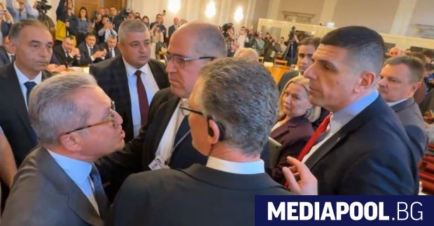 Заседанието на парламентарната бюджетна комисия за второто четене на законите