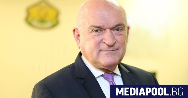 На фона на многото приказки но нулеви действия за административна