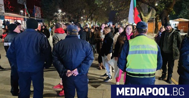 Нови протести срещу правителството се проведоха в 13 градове из