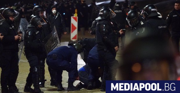 Бившият директор на Националната полиция Васил Василев упрекна реакцията на