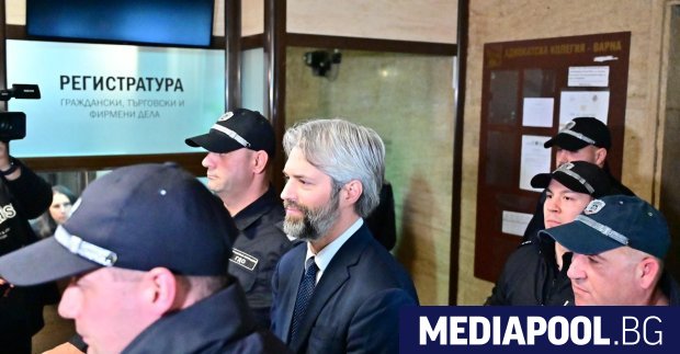 Окръжният съд във Варна решава дали кметът Благомир Коцев да