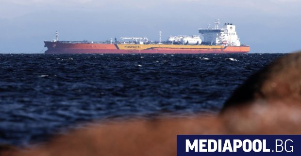 Цената на руския петрол продължава да пада поради намаленото търсене