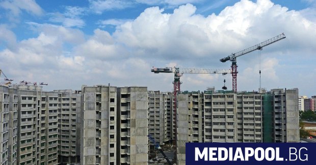 Близо 2 милиона квадратни метра което е около 30 000