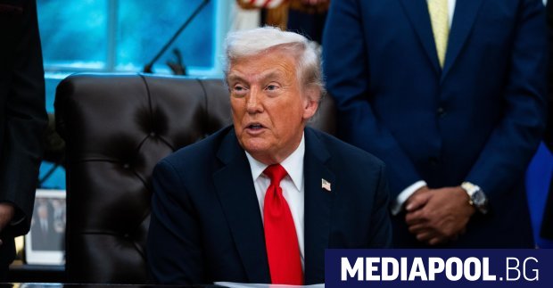 Джефри Епстийн е заявил че Доналд Тръмп е прекарвал часове