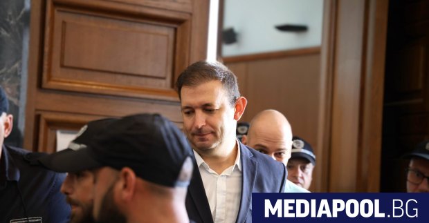 Бившият зам кмет на София Никола Барбутов бе освободен от следствения