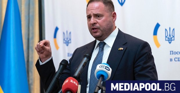 Служители от Националното бюро за борба с корупцията НАБУ и