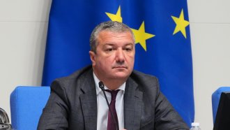 Драгомир Стойнев: Отчетена е и хипотезата "Лукойл" да бъде закупена от БЕХ