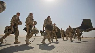 Управляващите в Германия се споразумяха за въвеждането на доброволна военна служба